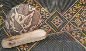 Lute and calabash - Photo by Elisabeth den Otter