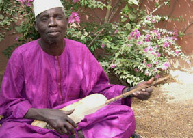 Lute player - Photo by Elisabeth den Otter