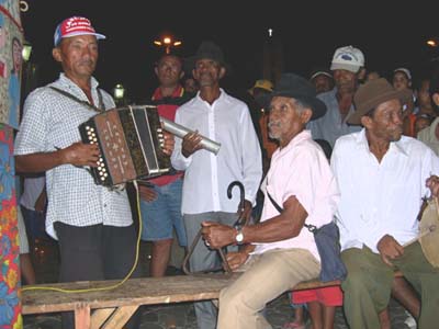Musicians accompanying Zé Lopes - Photo by Elisabeth den Otter