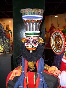 Glovepuppet from Kerala (Shiva as Kirat) - Photo: Elisabeth den Otter, 2003 ©